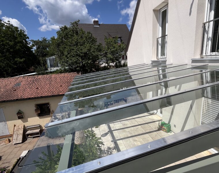 Glasüberdachung